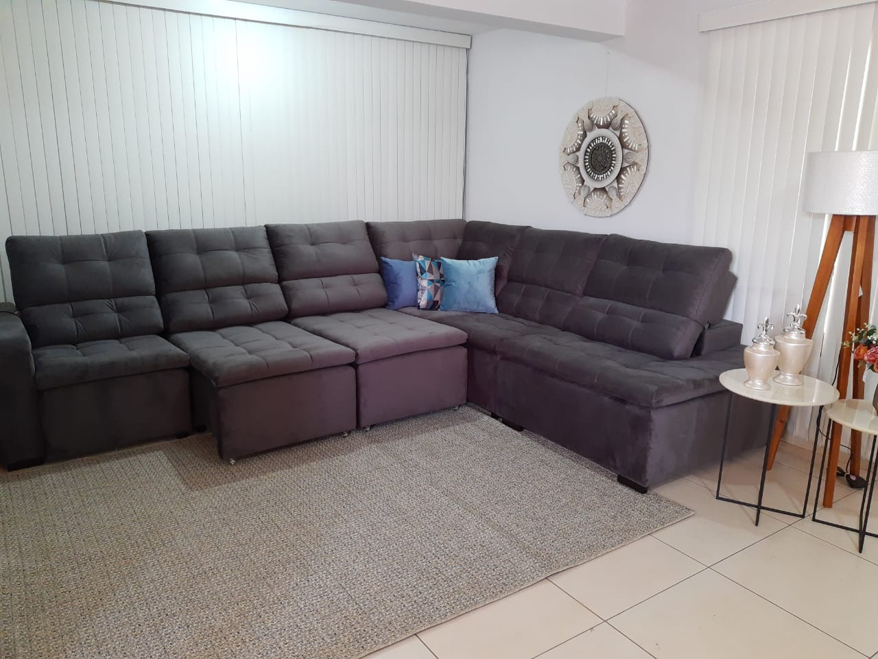 Estofado Barcelona canto 3.5m x 2.5m com chaise retrátil e encosto reclinável + pillow de espuma siliconada com fibra