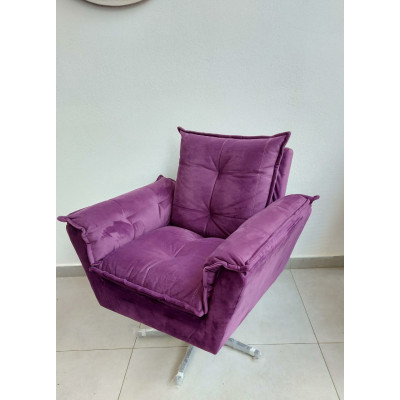 Poltrona Sara Giratória com pés em metal